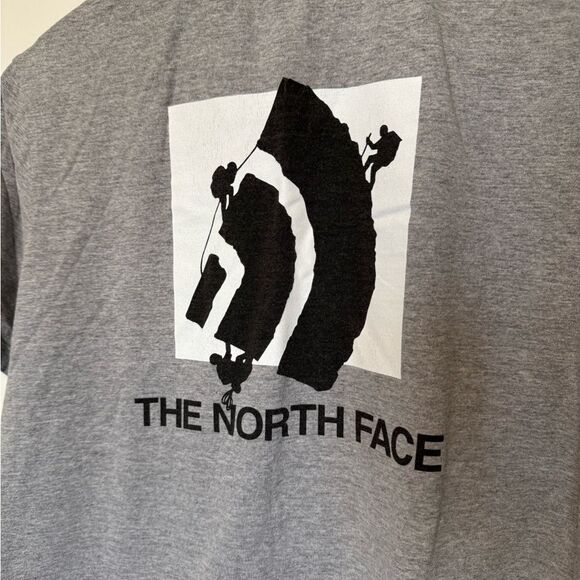 The North Face Gray Short Sleeve Tee with Iconic Logo - Picture 5 of 6